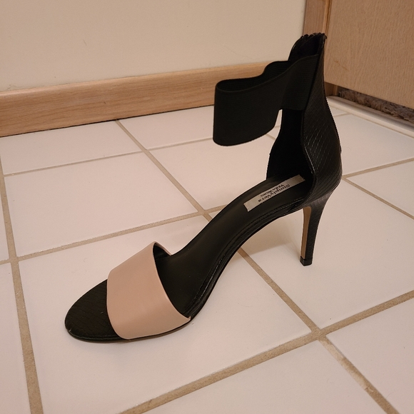 Simply Vera Vera Wang Ankle Strap Heels - Picture 12 of 12